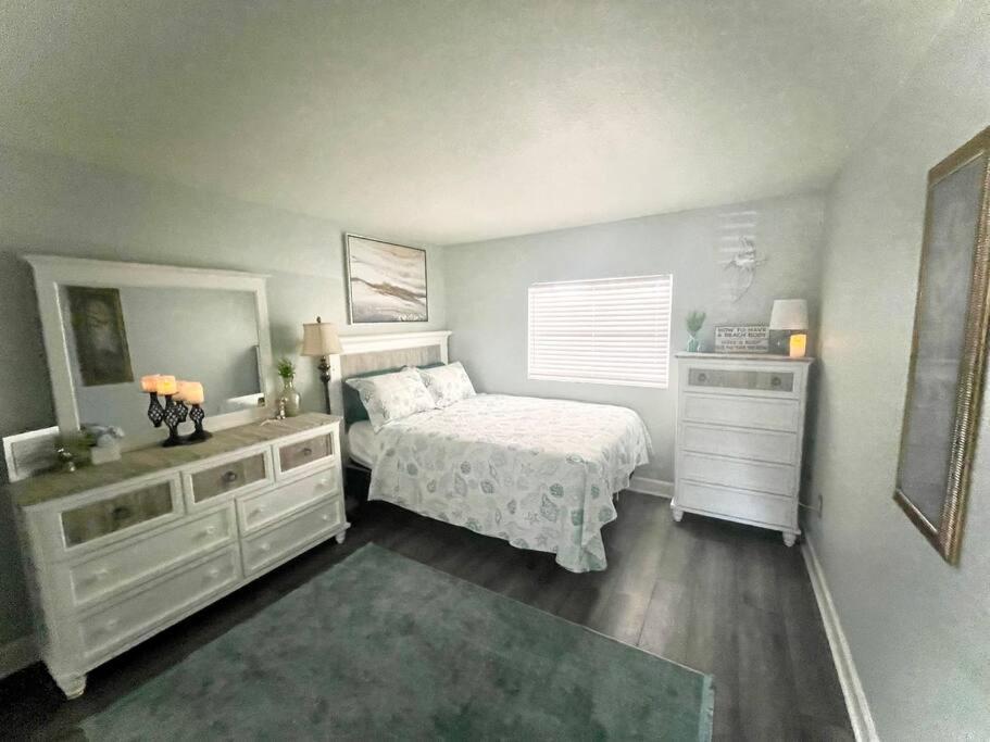 Sparkling 2Bed 1Bath Beach Home - Unit 214 Какао-Бич Экстерьер фото