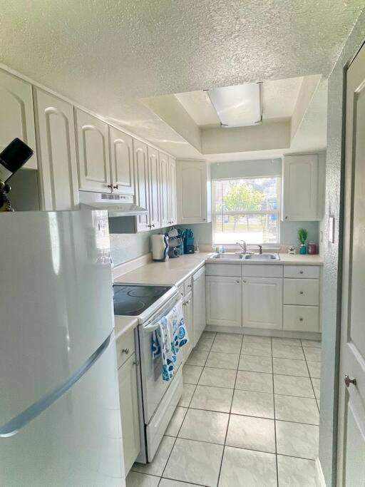 Sparkling 2Bed 1Bath Beach Home - Unit 214 Какао-Бич Экстерьер фото