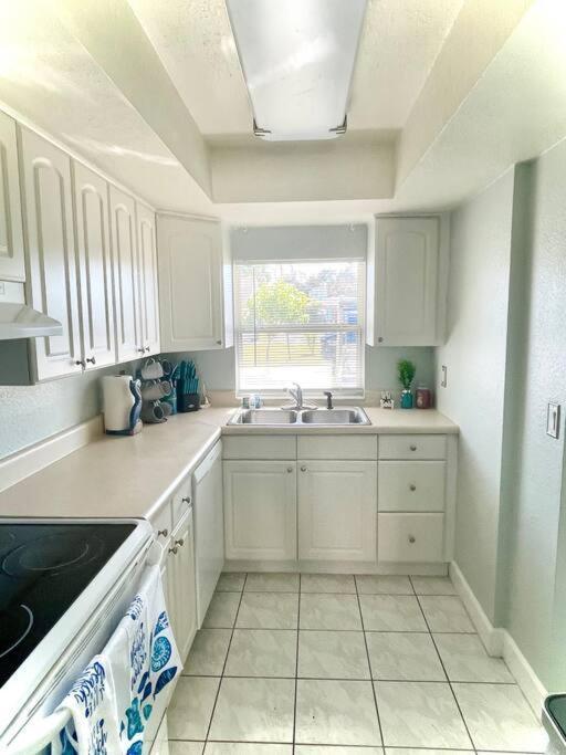 Sparkling 2Bed 1Bath Beach Home - Unit 214 Какао-Бич Экстерьер фото