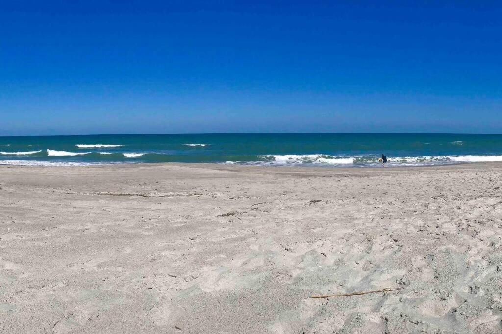 Sparkling 2Bed 1Bath Beach Home - Unit 214 Какао-Бич Экстерьер фото