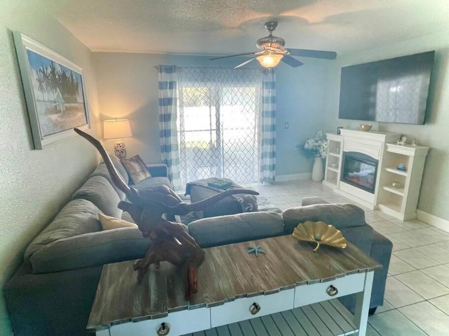 Sparkling 2Bed 1Bath Beach Home - Unit 214 Какао-Бич Экстерьер фото